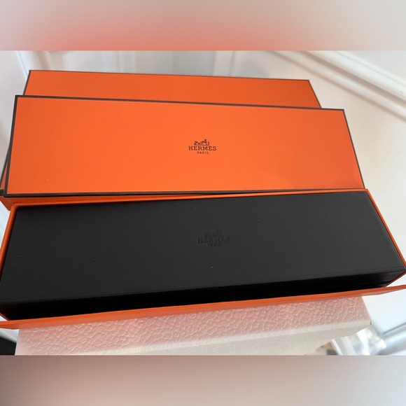 🩷SOLD🩷Authentic Hermes Constance bracelet rose gold with pink sapphires - Picture 6 of 11